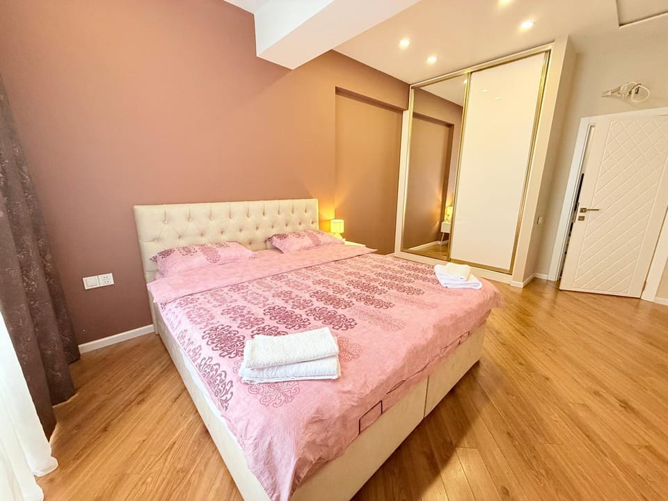 Bedroom, towels