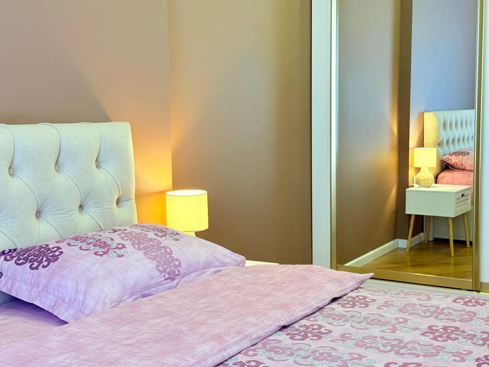 Bedroom, towels
