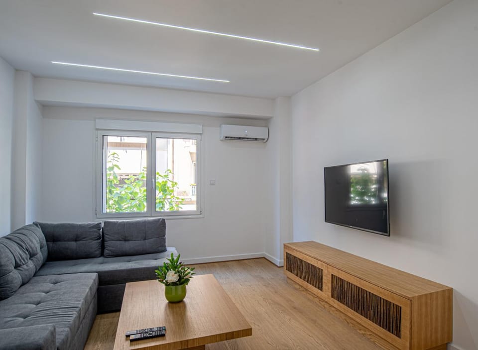 TV and multimedia, Decorative detail, Seating area, Evening entertainment, City view, air conditioner