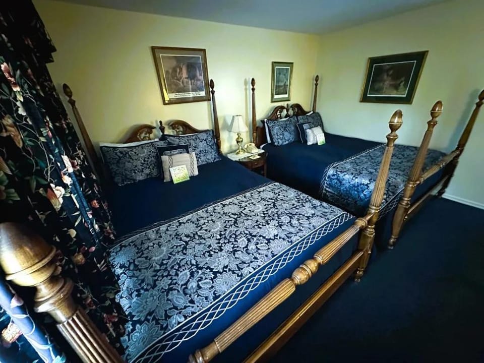 Montague Inn Bed & Breakfast Hotel in Michigan