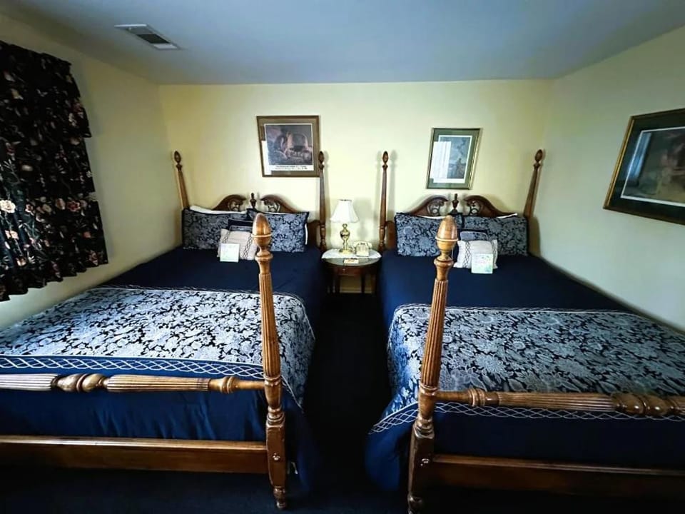 Montague Inn Bed & Breakfast Hotel in Michigan