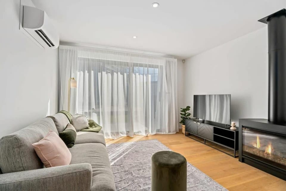 Alpine Adventurer's Abode Apartment in Wanaka