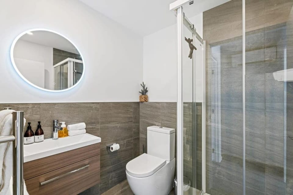 Alpine Adventurer's Abode Apartment in Wanaka
