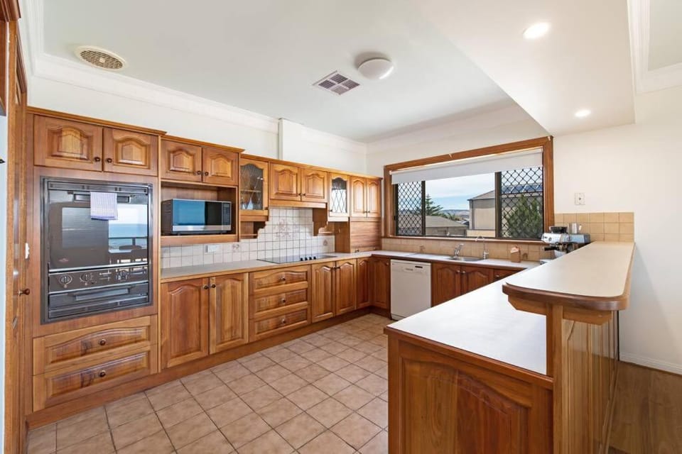 Beachfront Bliss- Aldinga Beach House - 5 BR House in Adelaide