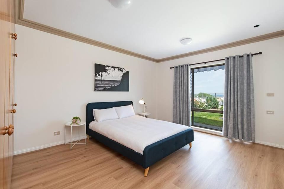 Beachfront Bliss- Aldinga Beach House - 5 BR House in Adelaide