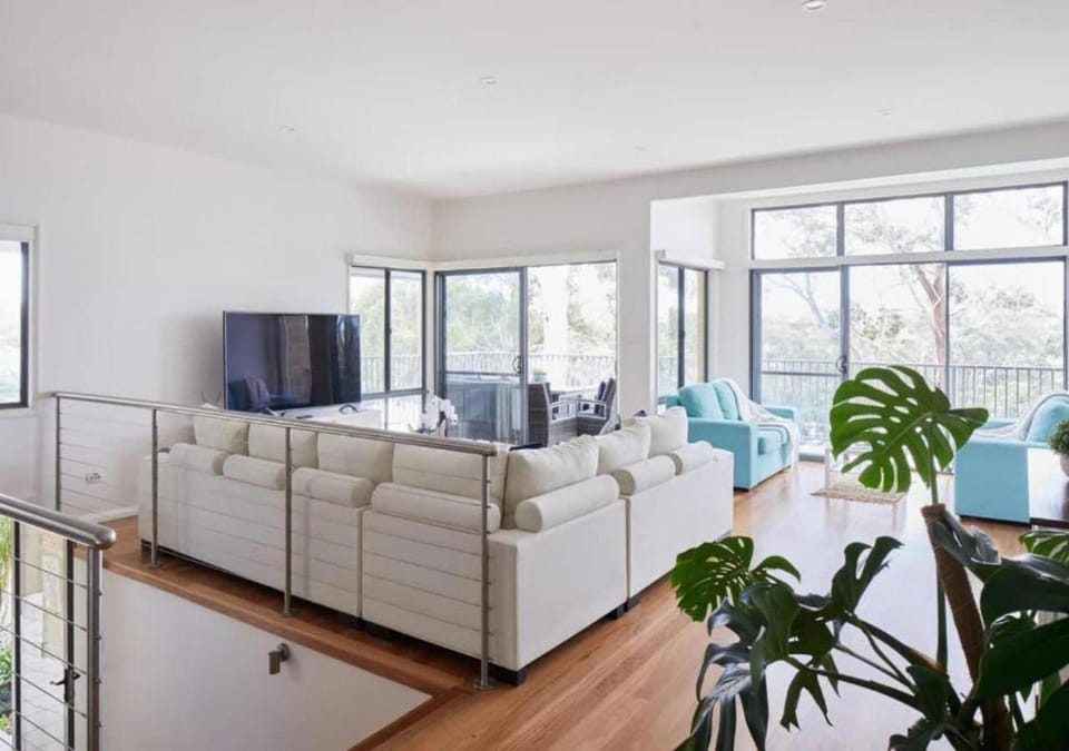 TV and multimedia, Living room, Seating area, Evening entertainment