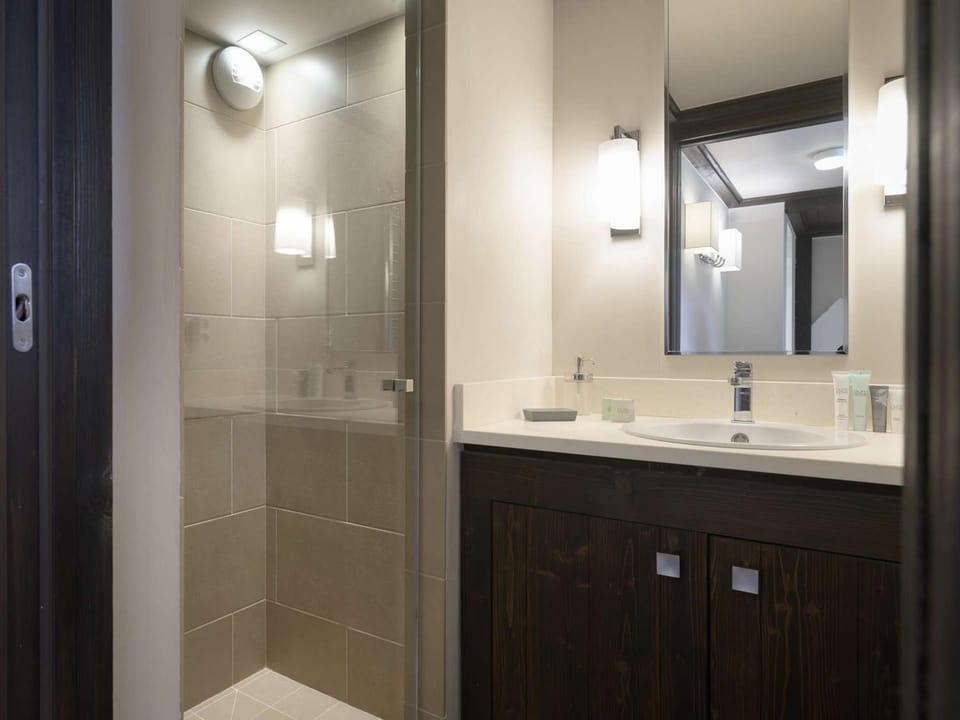 Duplex de 120 m² à Courchevel 1650, pour 8 pers., Centre station, proche pistes avec cheminée et parking - FR-1-631-161 Apartment in Saint-Bon-Tarentaise