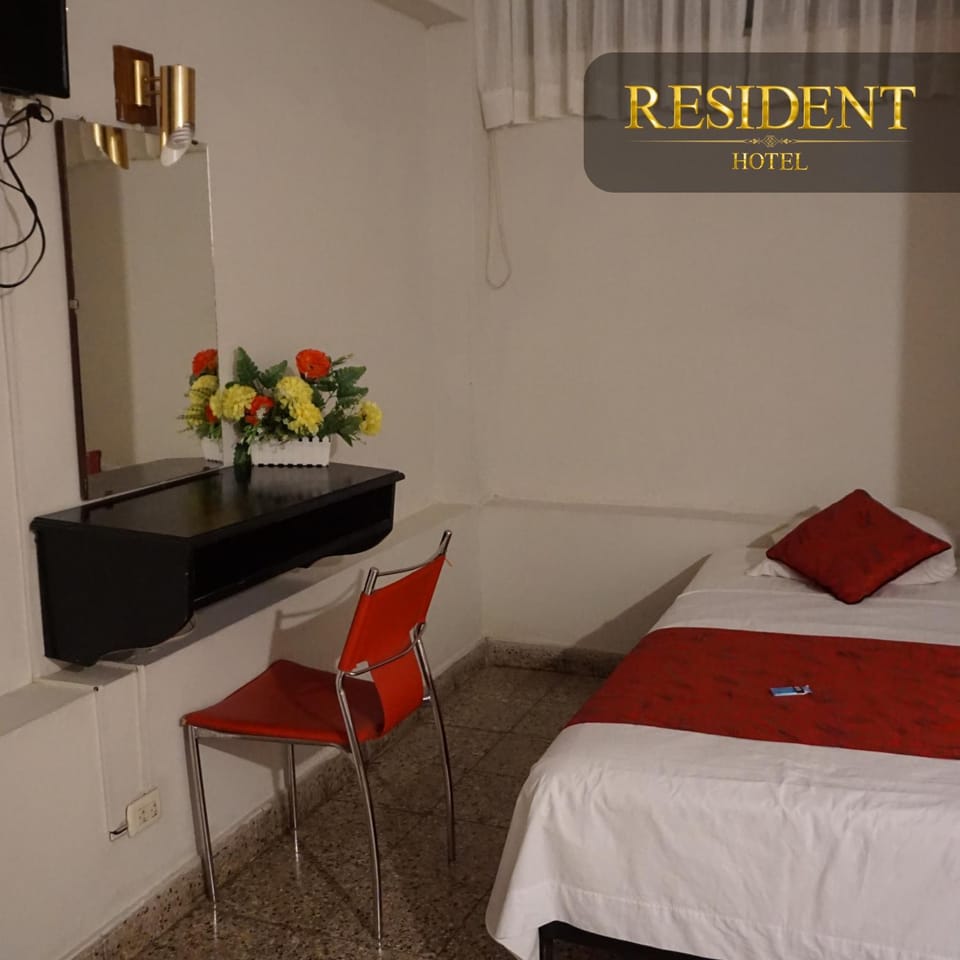 Communal lounge/ TV room, Bed, Evening entertainment