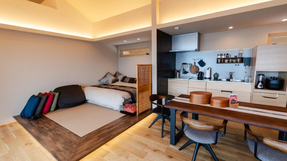 Bed, Kitchen or kitchenette, Living room