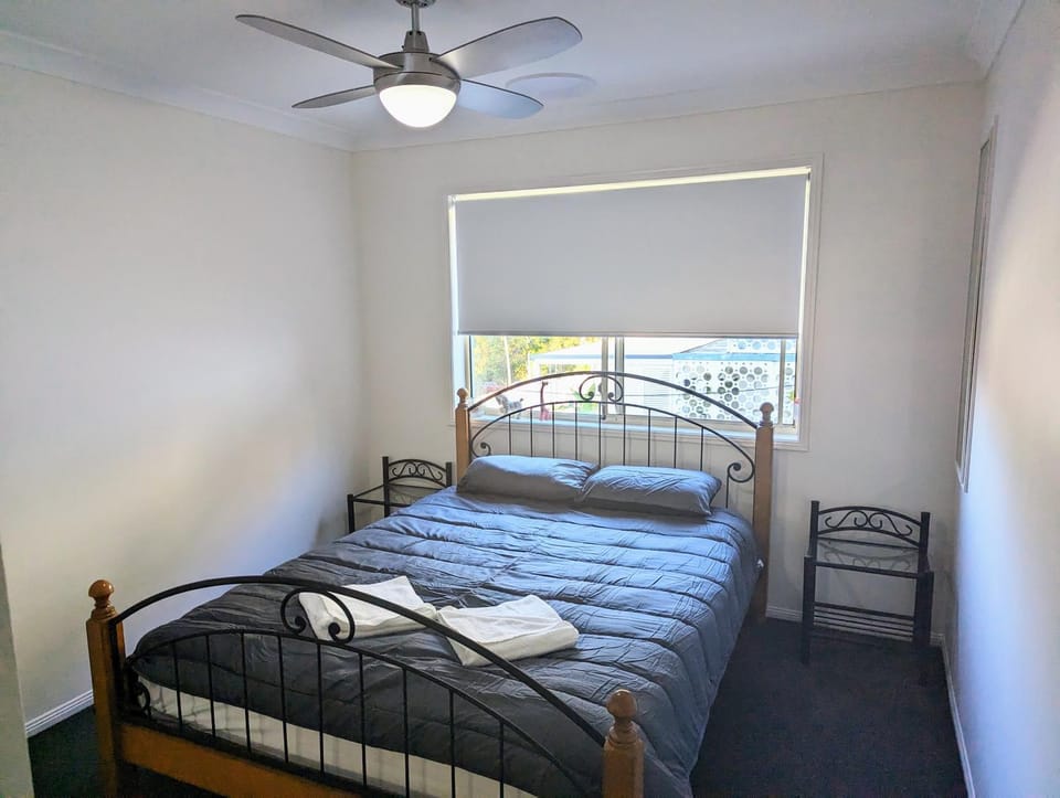 Bedroom, fireplace