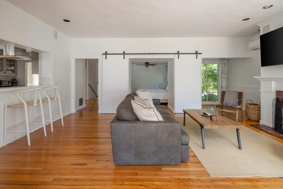 La Jolla Beach House! Steps to the water! House in La Jolla Shores