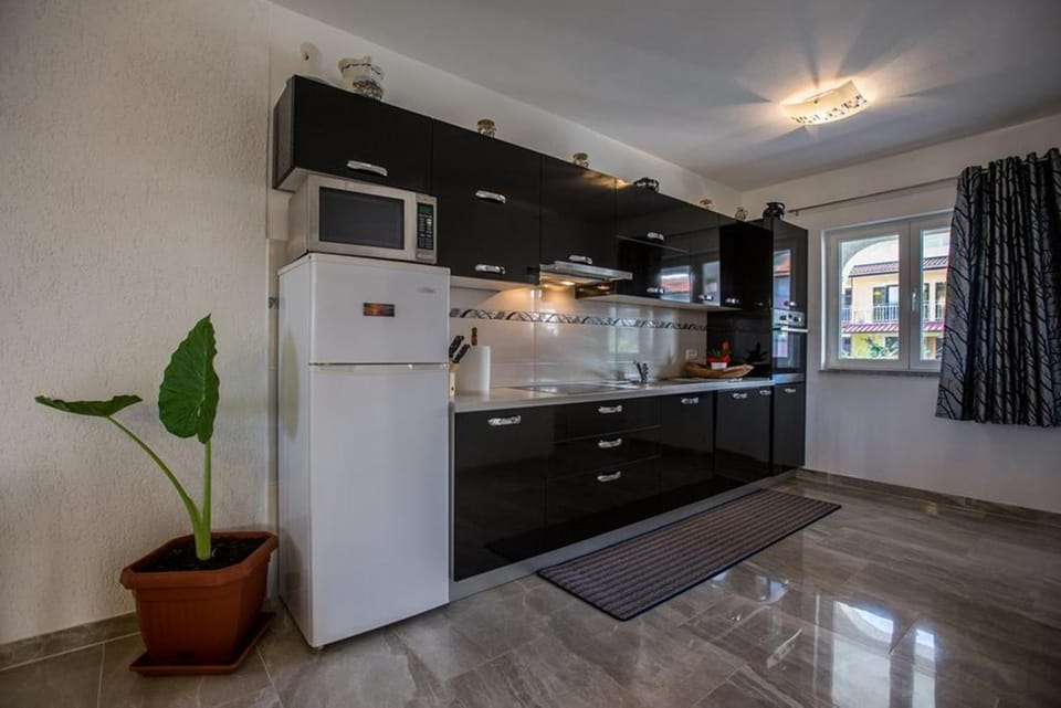 Kitchen or kitchenette, dishwasher, oven, stove