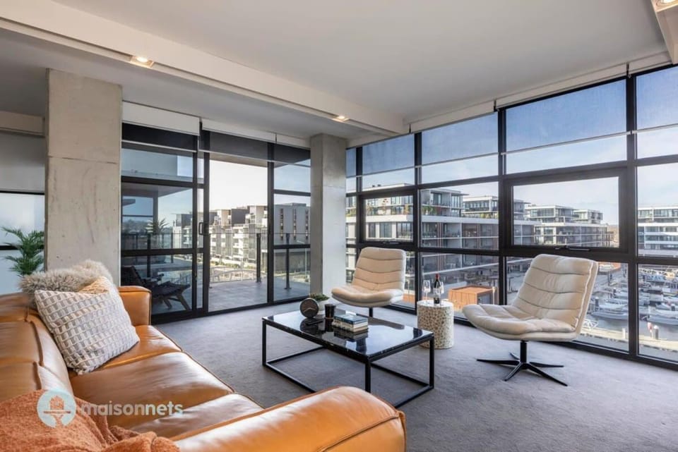 View (from property/room), Balcony/Terrace, Living room