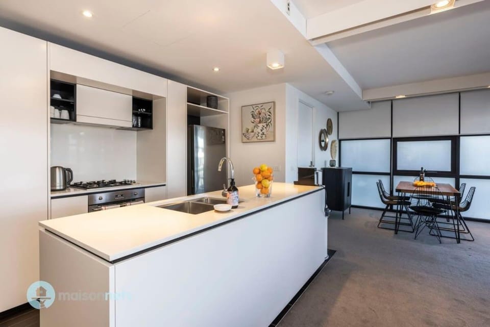 Kitchen or kitchenette, Dining area, stove