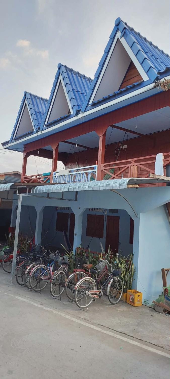 Mamapieng Riverview Bungalows Bed and Breakfast in Cambodia