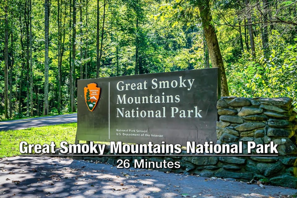 New Luxury Cabin with Stunning MountainVIEWS,HotTub, FirePit, FirePlace,2 KingBeds, 2 CoveredDecks,BBqGrill, ShuffleBoard and Pool Access Cabin in Sevier County