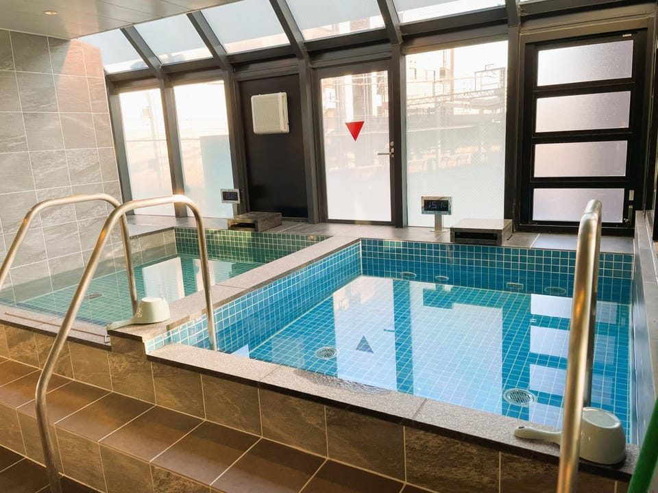 Men Only Capsule Room & Sauna, Bathhouse, gim 男性専用サウナ&カプセル Minami Gakugeidai Capsule hotel in Kanagawa Prefecture