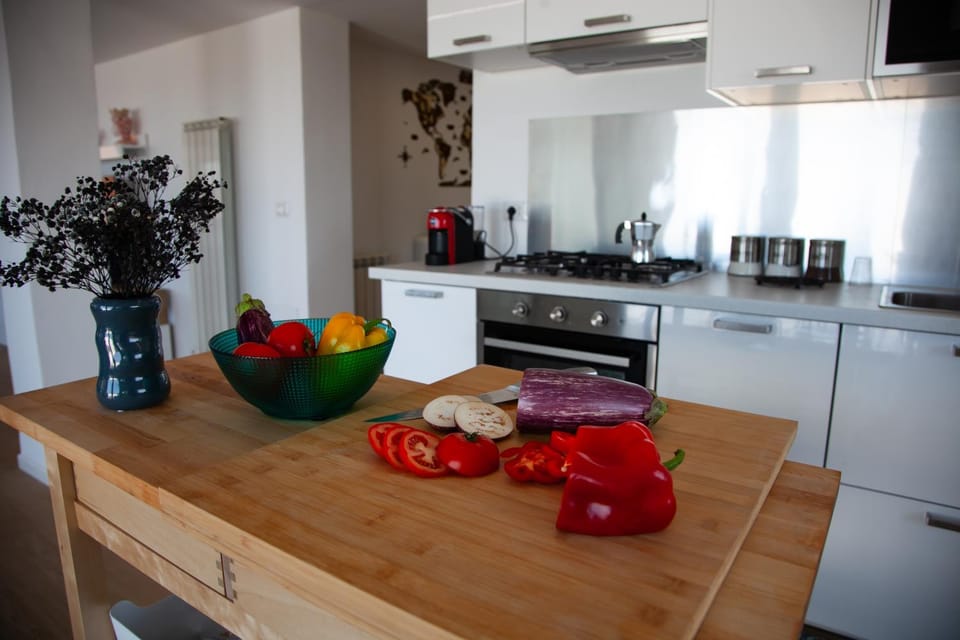 Coffee/tea facilities, Kitchen or kitchenette, minibar, pet friendly, stove, toaster
