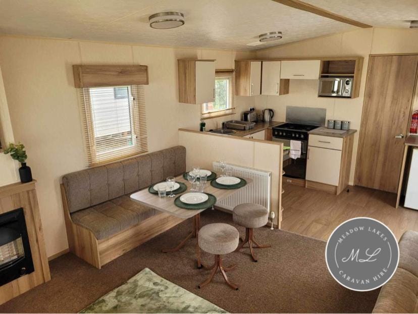 The Meadows 34 - Golden Palm Resort, pet friendly, WiFi & bed linen - Meadow Lakes Caravan & Lodge Hire Apartment in Chapel Saint Leonards