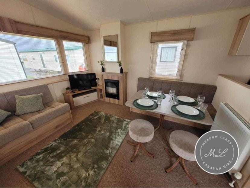The Meadows 34 - Golden Palm Resort, pet friendly, WiFi & bed linen - Meadow Lakes Caravan & Lodge Hire Apartment in Chapel Saint Leonards