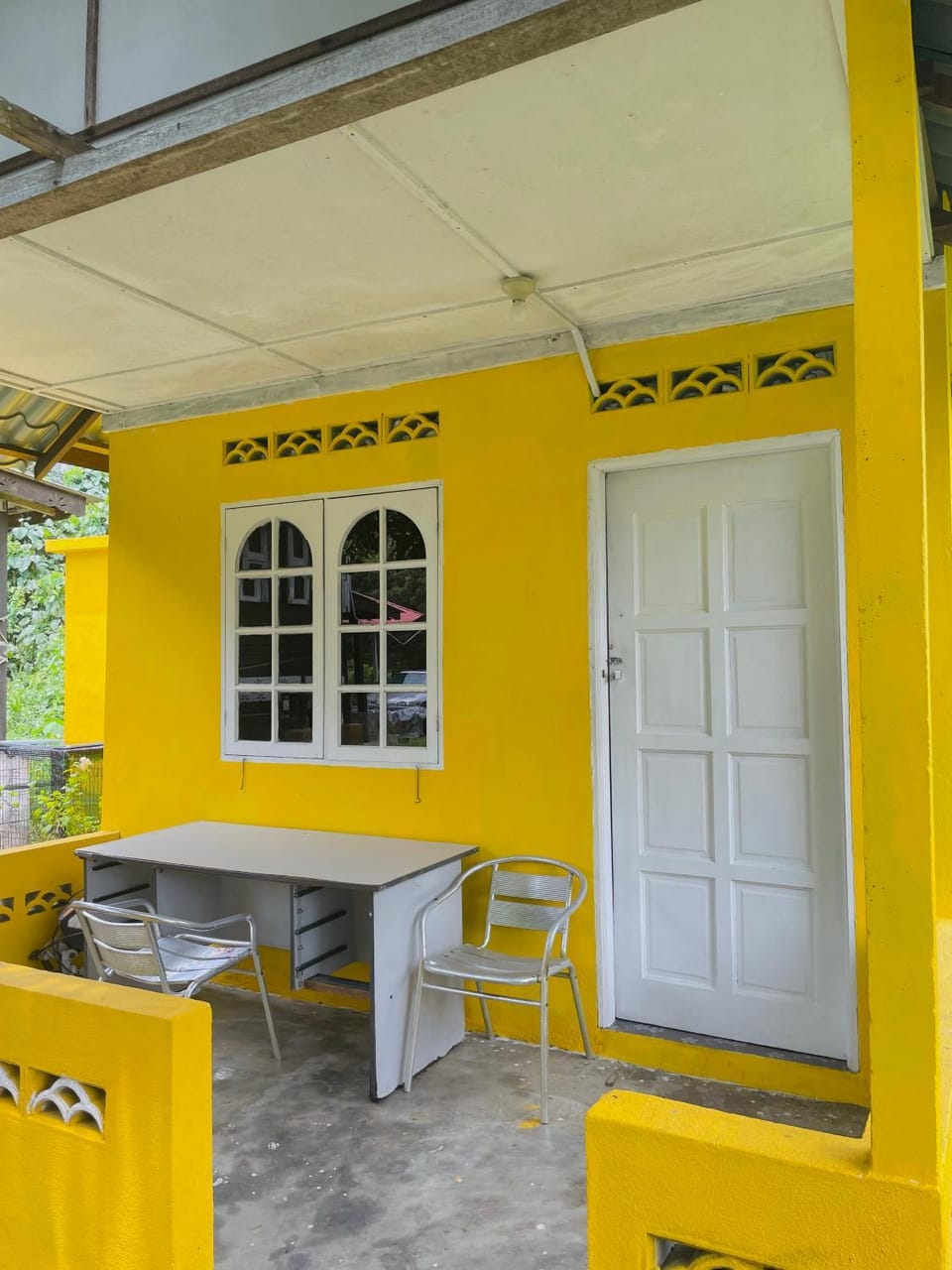 yellow homestay House in Pahang, Malaysia