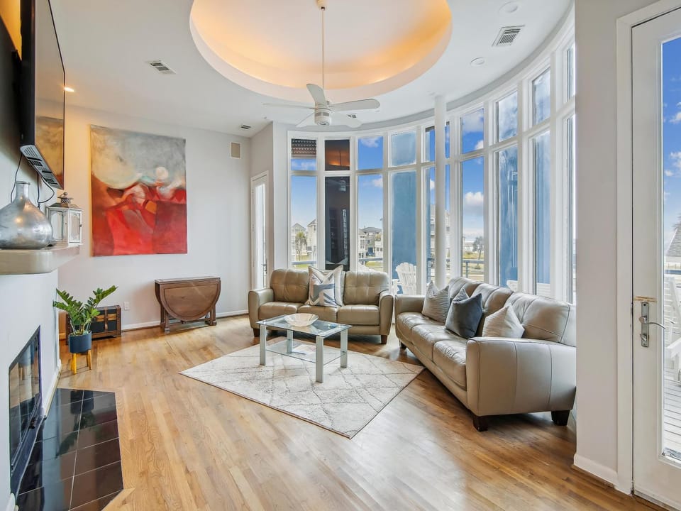 Neighbourhood, Living room, Seating area, Street view, fireplace, furniture
