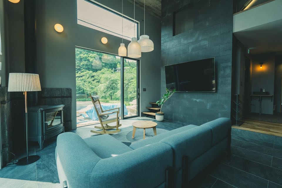 Communal lounge/ TV room, TV and multimedia, Living room, Seating area, Evening entertainment