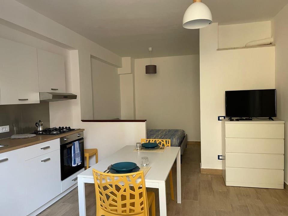 TV and multimedia, Kitchen or kitchenette, Living room, Seating area, Dining area, oven, pet friendly, stove