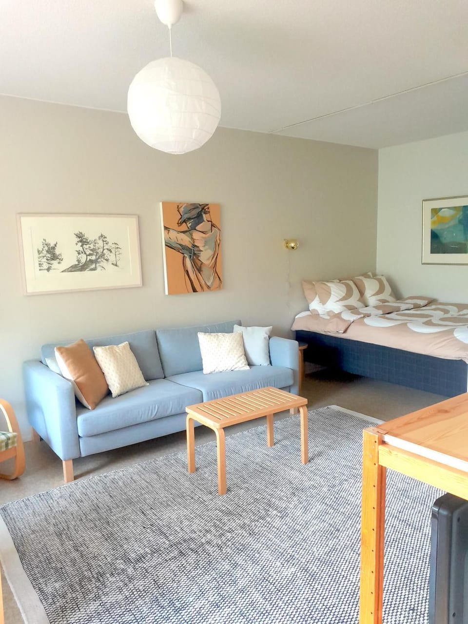 Bed, Living room