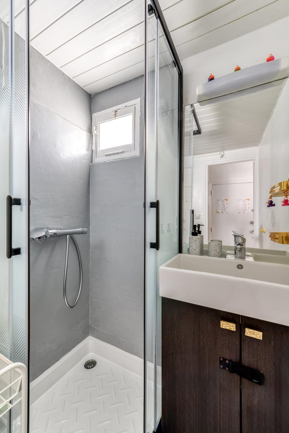 Shower, Bathroom, towels