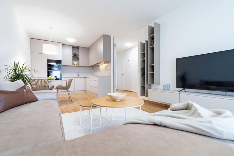 Communal lounge/ TV room, TV and multimedia, Living room, Seating area