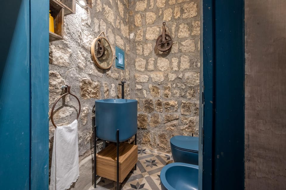 Bathroom, Bathroom