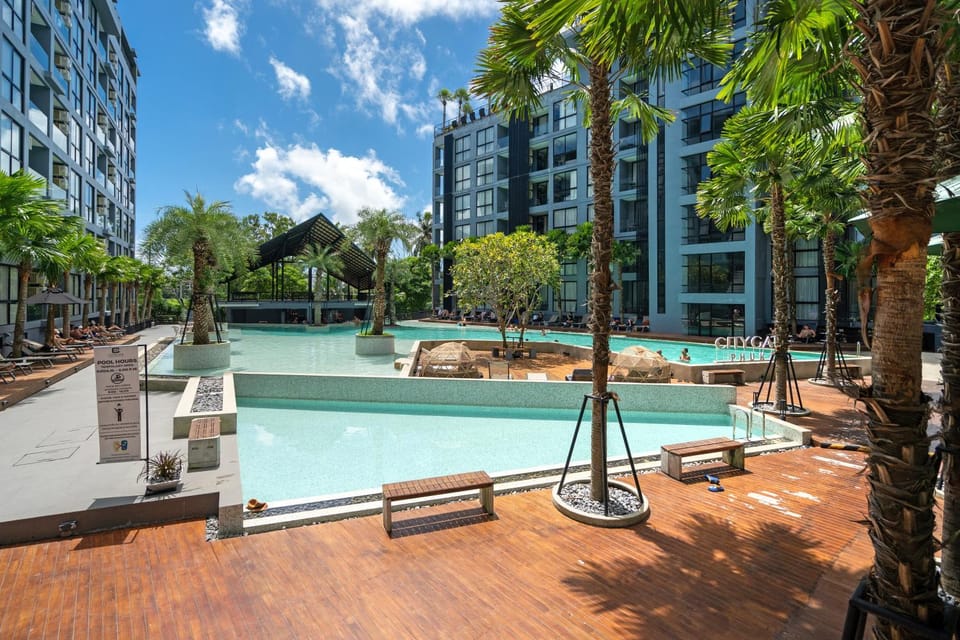 Property building, Swimming pool, sunbed