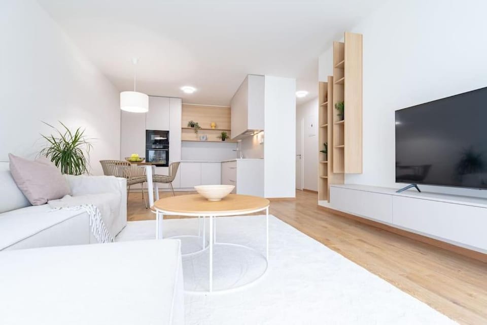 Communal lounge/ TV room, Living room, Seating area, Dining area, minibar