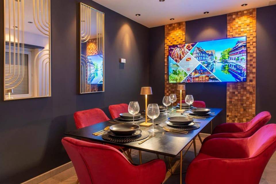 Seating area, Dining area