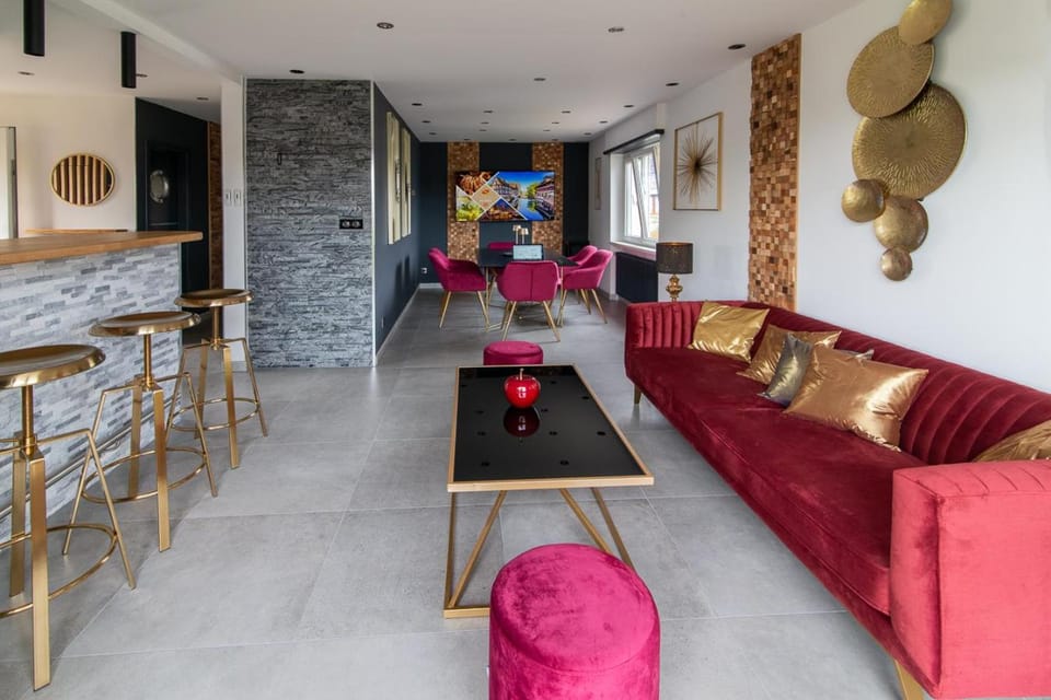 Communal lounge/ TV room, Living room, Lounge or bar, Seating area, Dining area