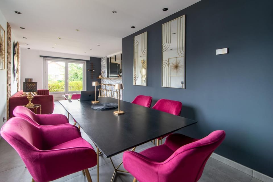 Living room, Seating area, Dining area