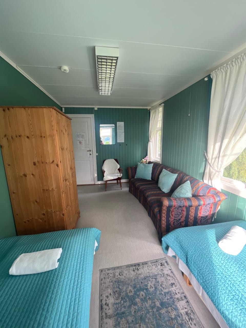 Bed, Photo of the whole room, Seating area