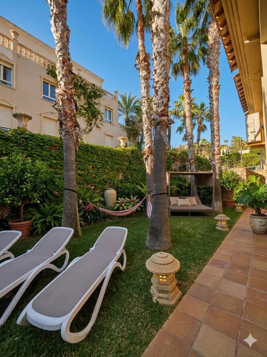 Garden, sunbed