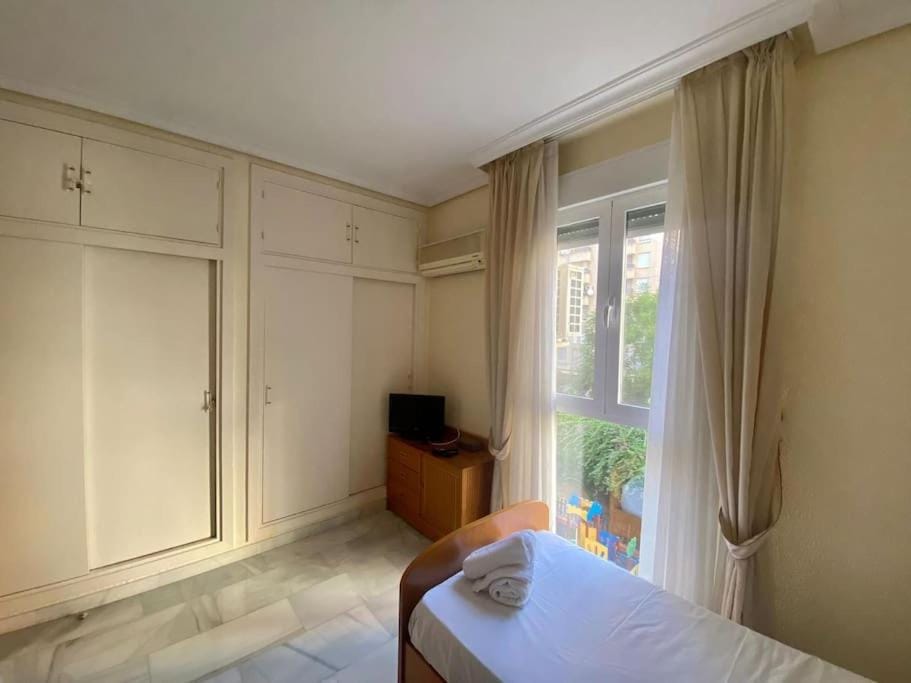 Bed, Photo of the whole room, Bedroom, wardrobe, air conditioner