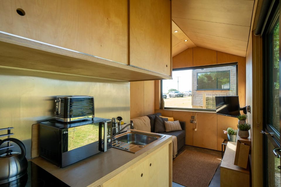Kitchen or kitchenette, Seating area