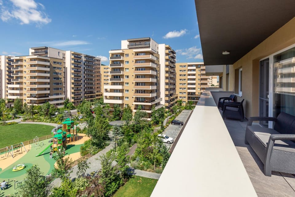 Property building, Day, Natural landscape, Garden, View (from property/room), Balcony/Terrace, Balcony/Terrace, Garden view