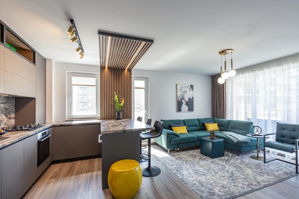 Shower, Restaurant/places to eat, Summer, Children play ground, TV and multimedia, Coffee/tea facilities, Balcony/Terrace, Balcony/Terrace, Kitchen or kitchenette, Living room, Seating area, Mountain view, Mountain view, Supermarket/grocery shop, Seasons, Location, heating, internet, elevator, air conditioner