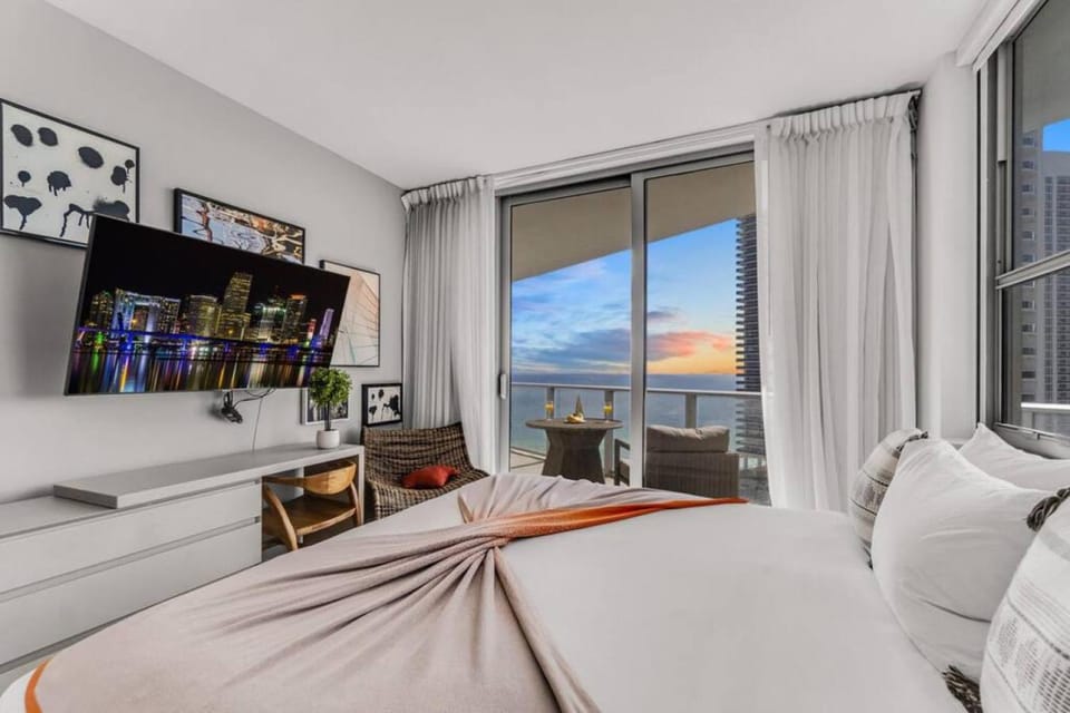 HydeHotel 2BED Lux Condo Ocean View Resort Apartment in Hollywood Beach