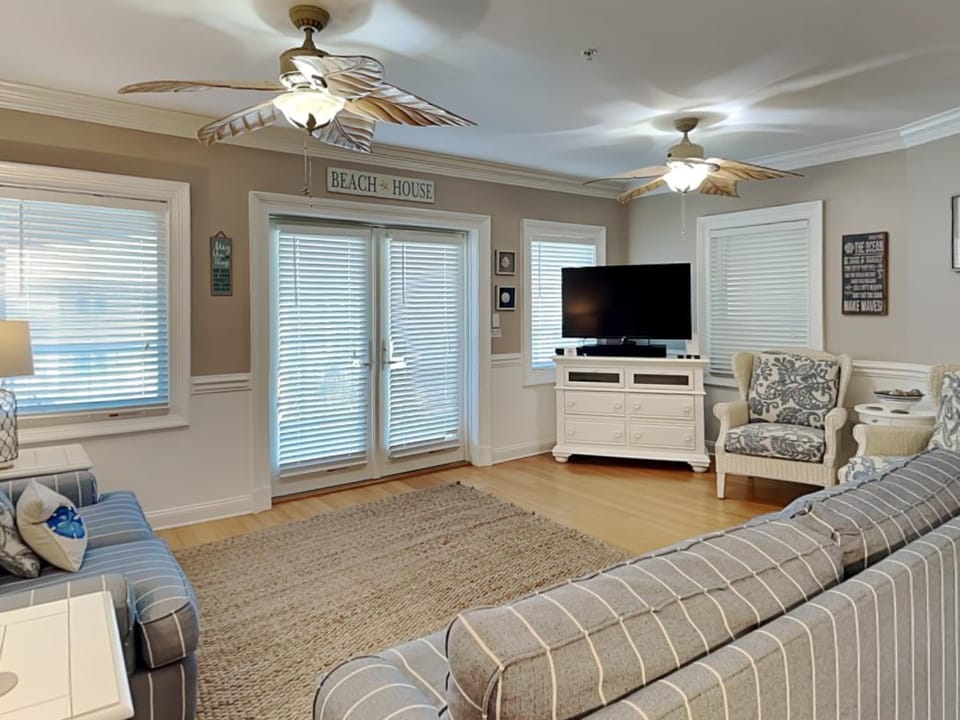 Brass Rail 303 Apartment in Tybee Island