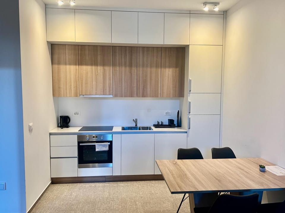 Coffee/tea facilities, Kitchen or kitchenette, Dining area, pet friendly, stove, kitchen