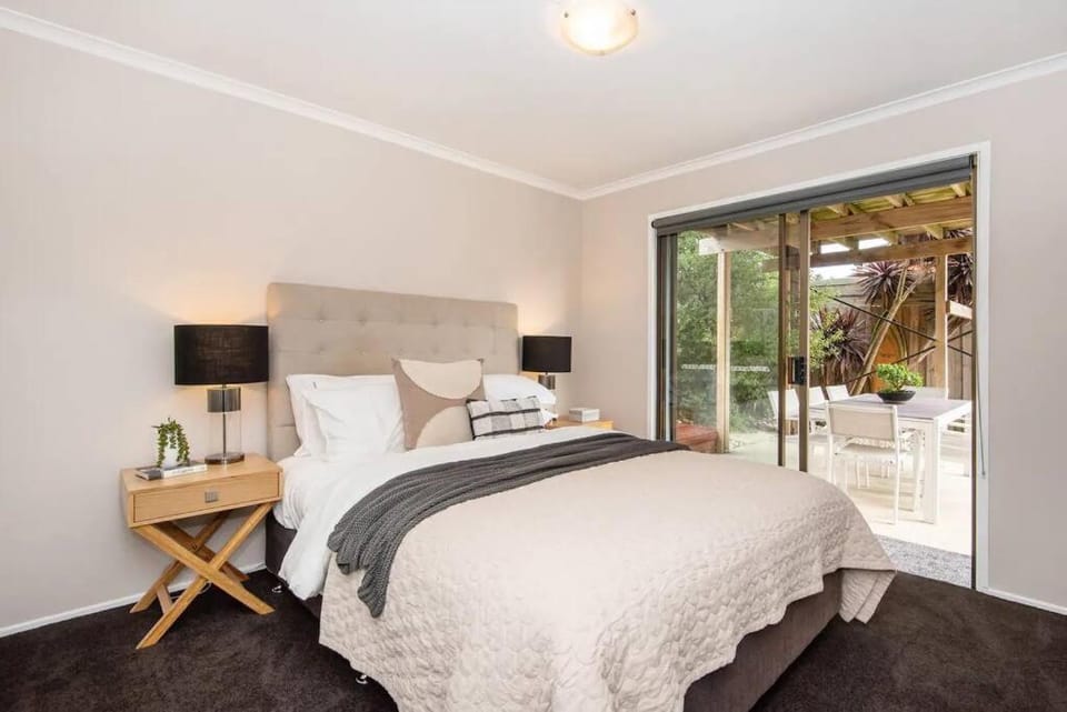 Dreamy Dromana Family Getaway - with Jacuzzi House in Red Hill