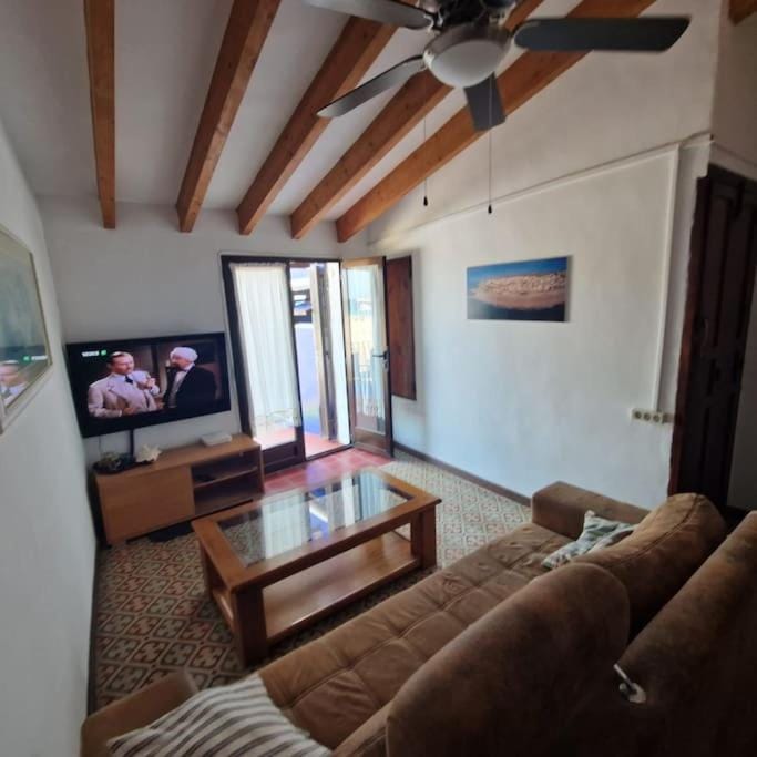 Communal lounge/ TV room, TV and multimedia, Living room, Evening entertainment, fireplace