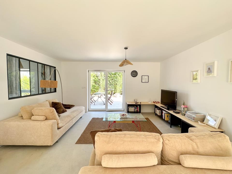 Communal lounge/ TV room, Living room