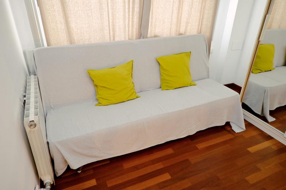 Bed, Photo of the whole room, Seating area, Bedroom